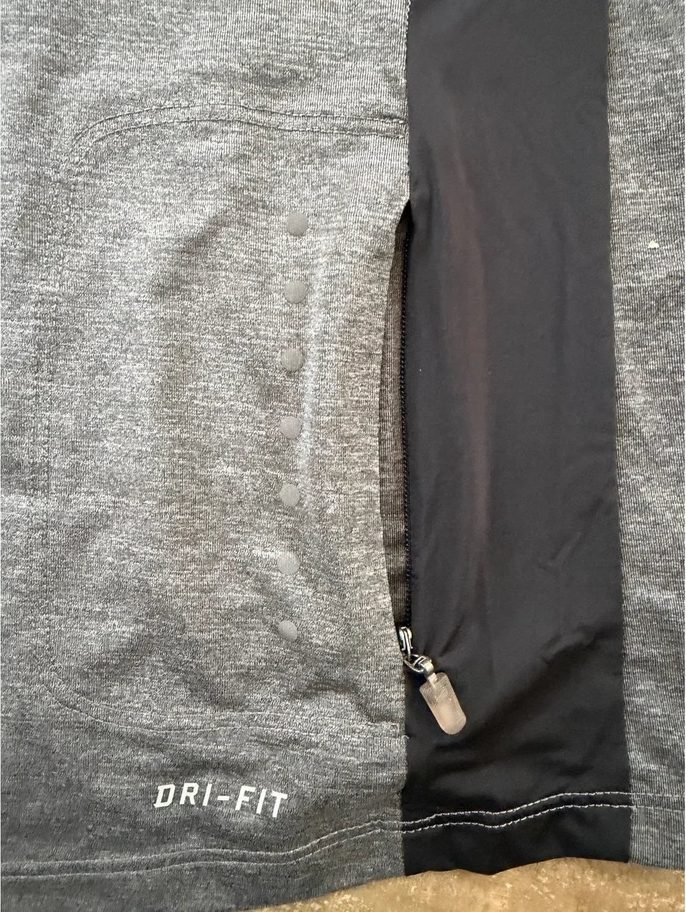 Nike Dri-FIT Athletic Tank Top Size Small Gray Black Zip Pockets Running Mesh